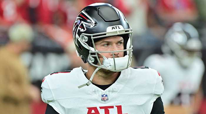 Falcons quarterback Taylor Heinicke (4) warms up prior to the game against the Cardinals at State Farm Stadium.